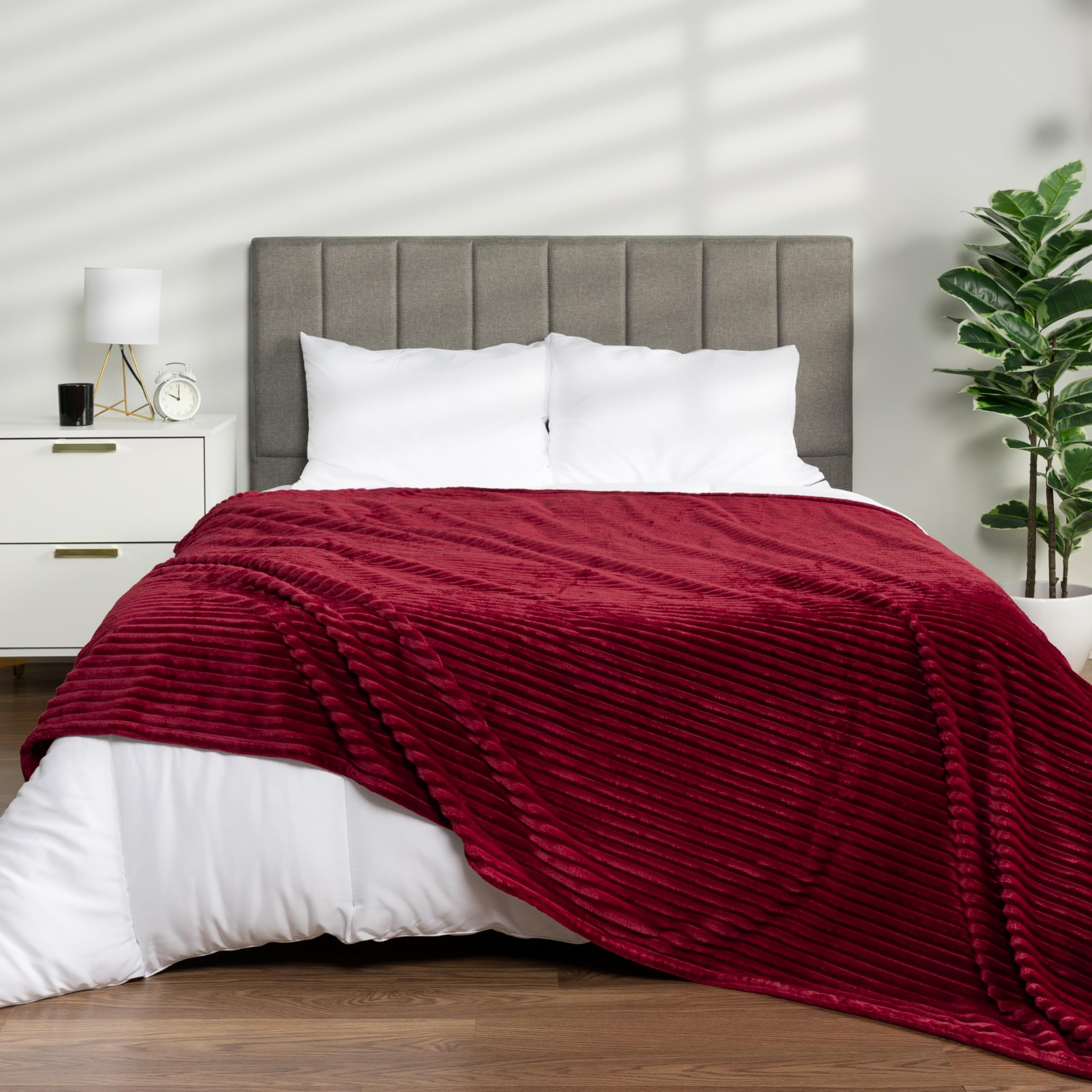 Amazon.com: PAVILIA Soft Fleece Queen Bed Blanket Burgundy Wine